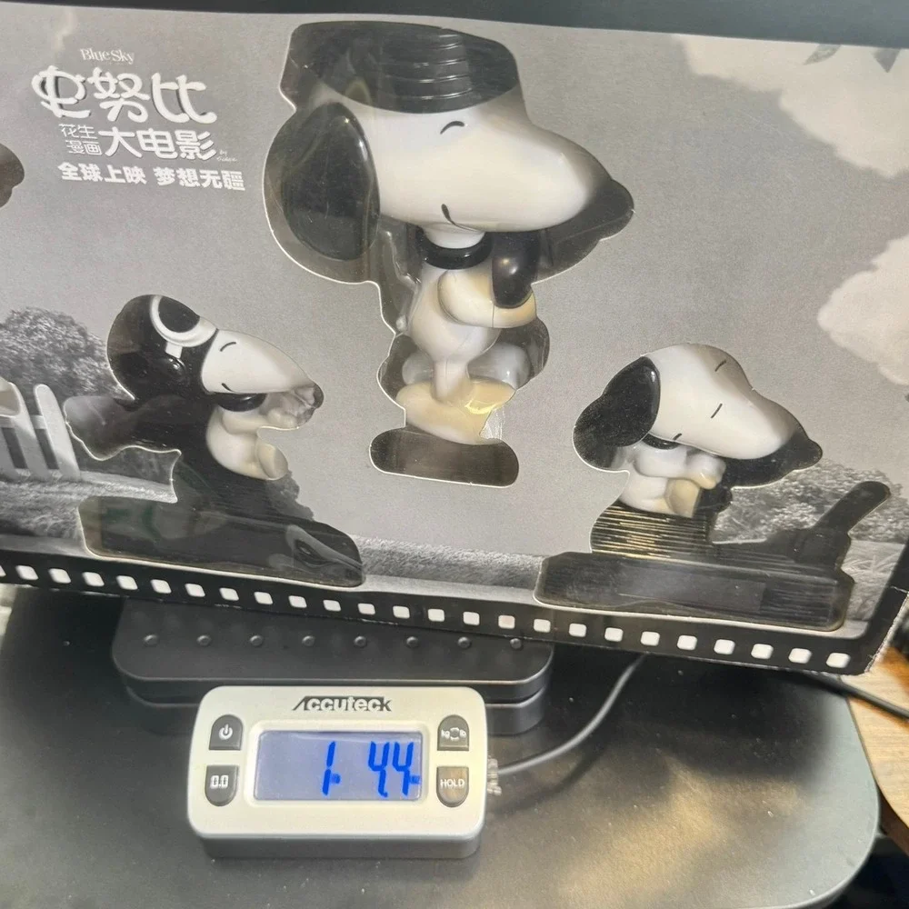 Boxed McDonalds Peanuts Snoopy Movie Ltd Edition 4 Pc Collector Monochrome 2015